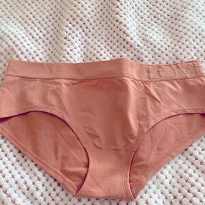 NWT  Victoria Secret hipsters